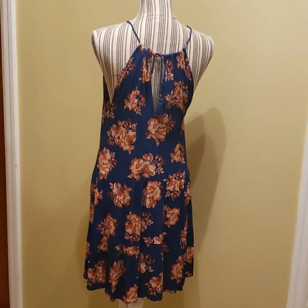 𝅺CAPE Juby Dress. Junior. Medium. Navy floral print